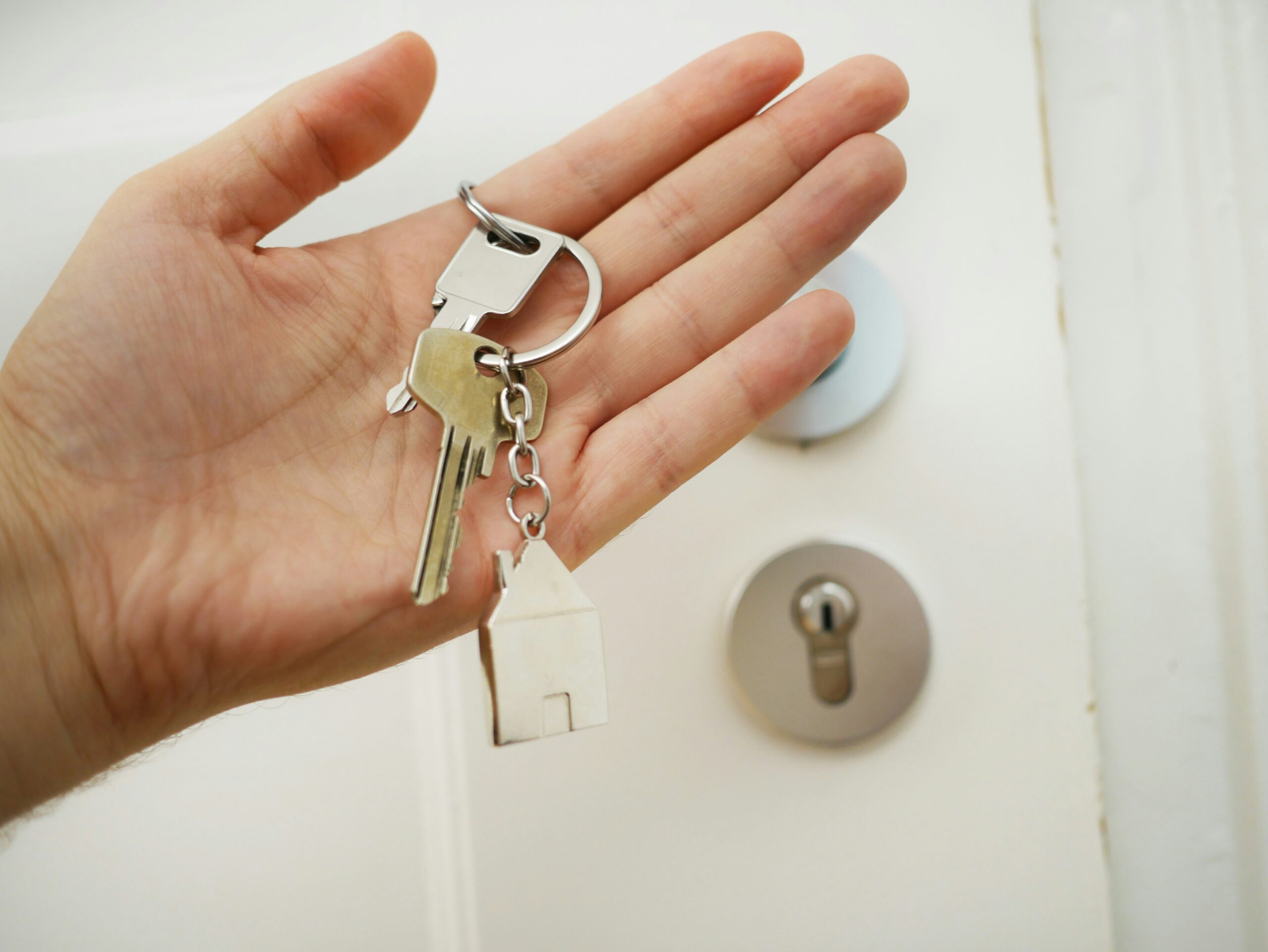 Listing Agreements in Ontario: Services, Fees, Term, and Key Questions
