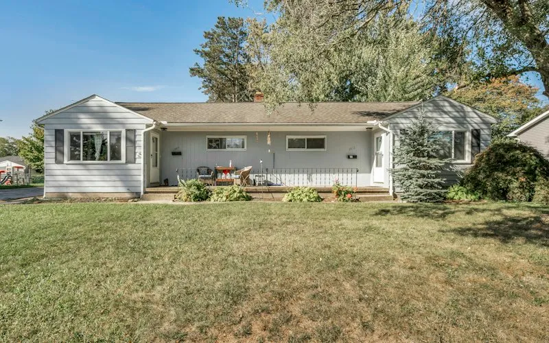 Single-storey bungalow with front porch (illustrative photo for Homes under $600K)