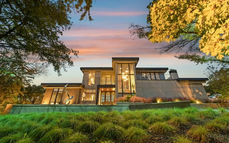 Modern luxury home at dusk (illustrative photo for Luxury houses for sale in Cambridge)
