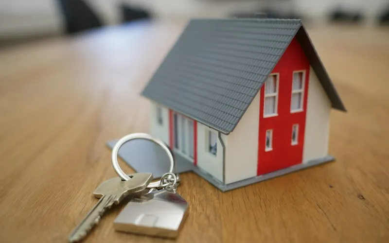House model with keys (illustrative photo for Houses for rent in Waterloo)
